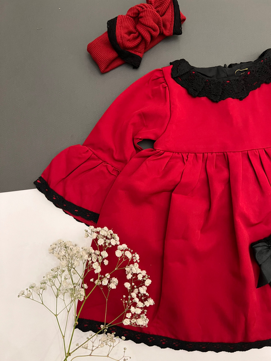 پیراهن قرمز یقه گیپور مشکی