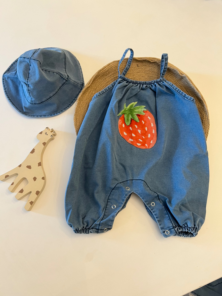 رامپر جین توت فرنگی با کلاه