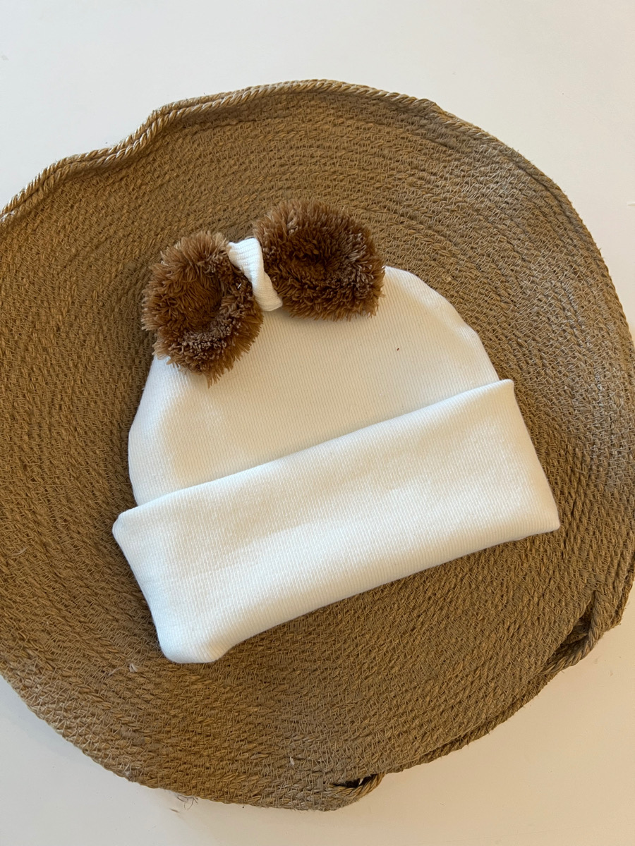 کلاه سفید پاپیون هلال