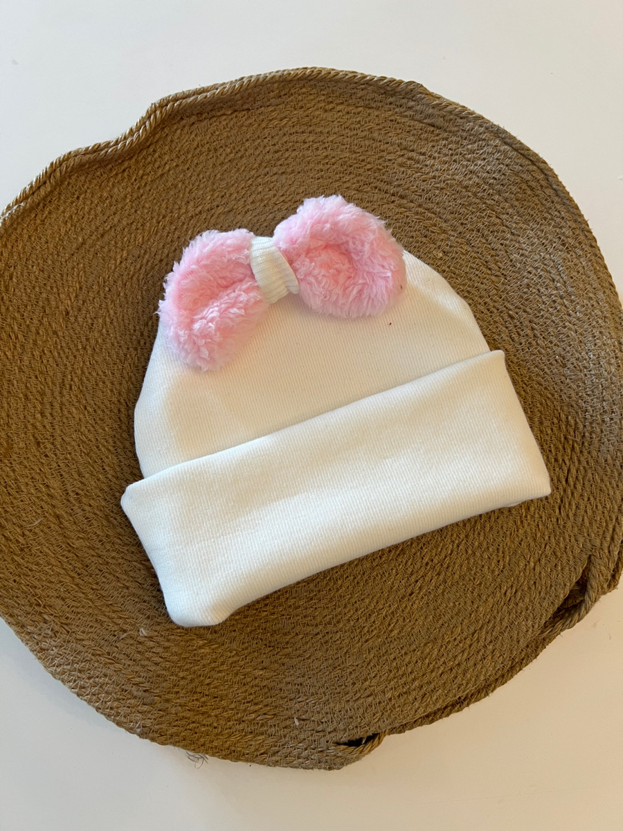 کلاه سفید پاپیون هلال